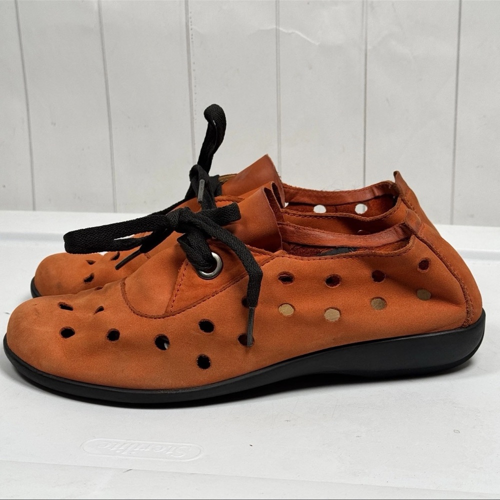 Valdini Dona Perforated Sneakers Orange Leather Boho Indie Traveler Shoes 40/9
